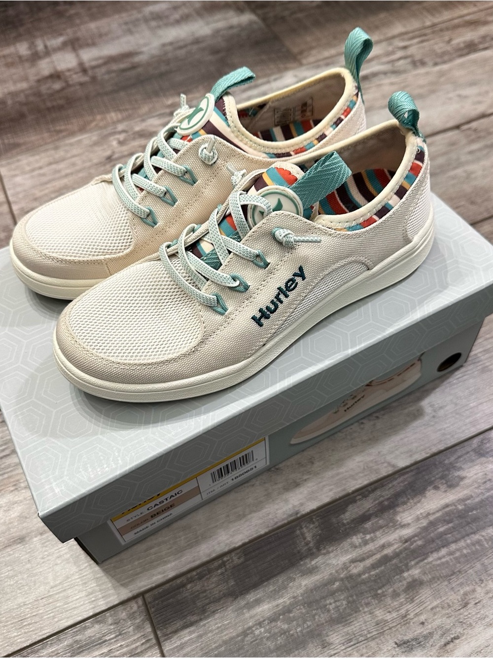 Hurley Cream Sneakers with Mint Accents and Striped Lining